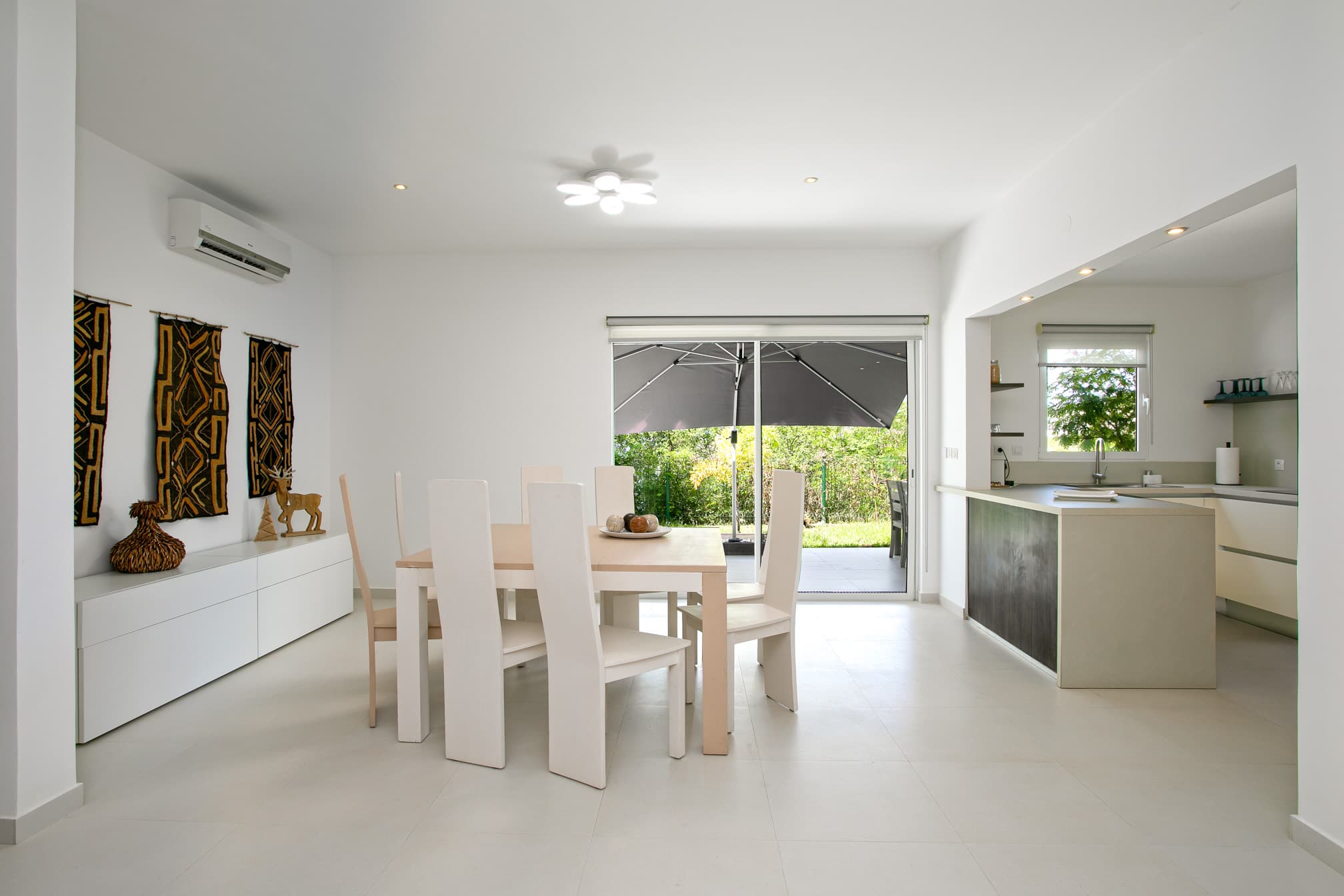 Lagoon apartment living room - luxury vacation rental Sint Maarten