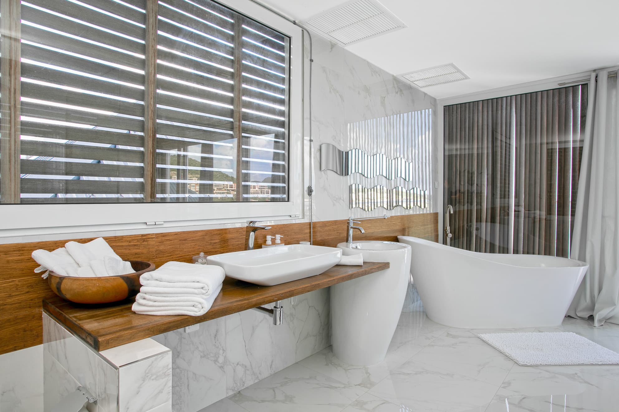 Horizon master en-suite bathroom - luxury rental Indigo Bay